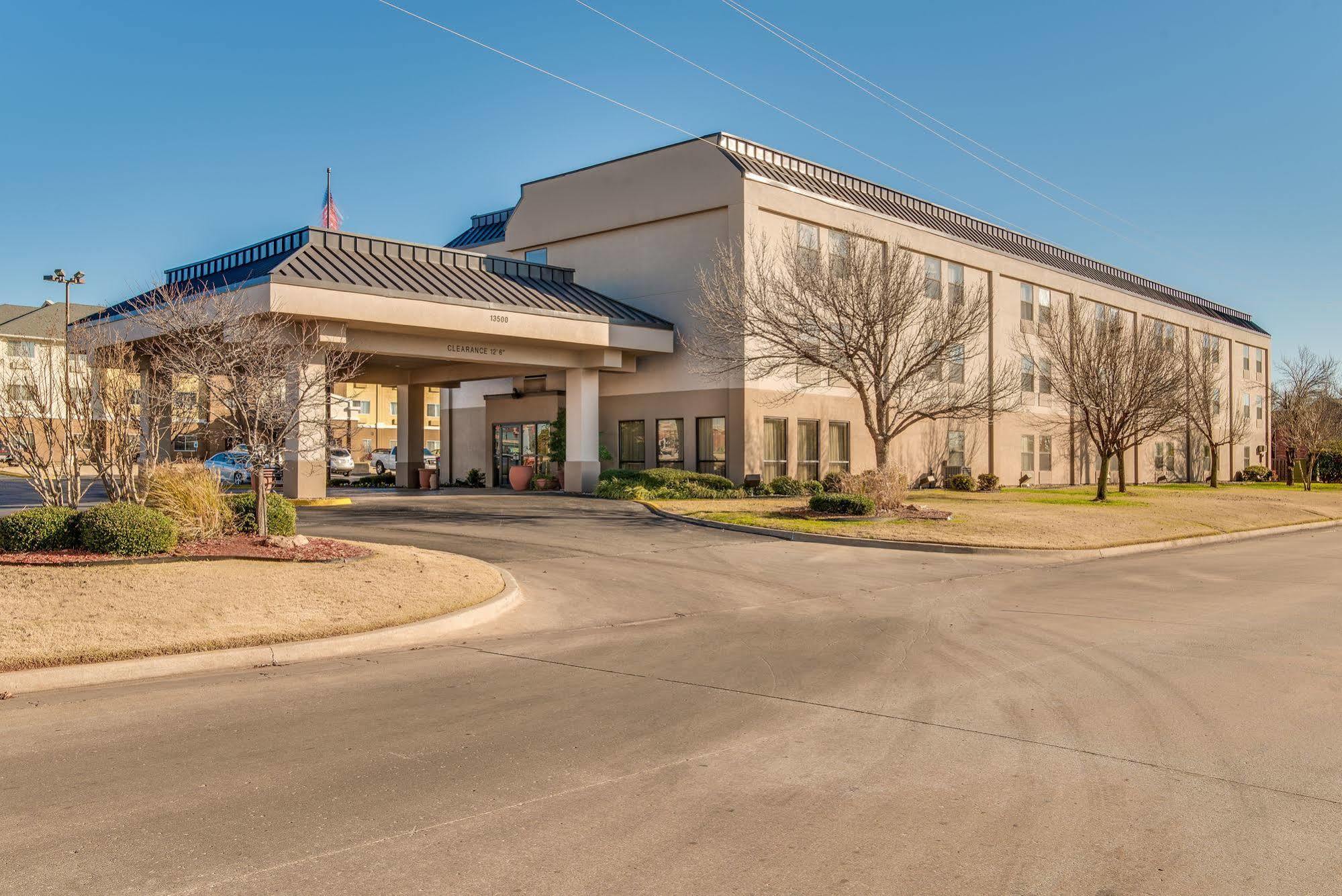 Baymont By Wyndham Oklahoma City/Quail Springs Hotel Exterior photo